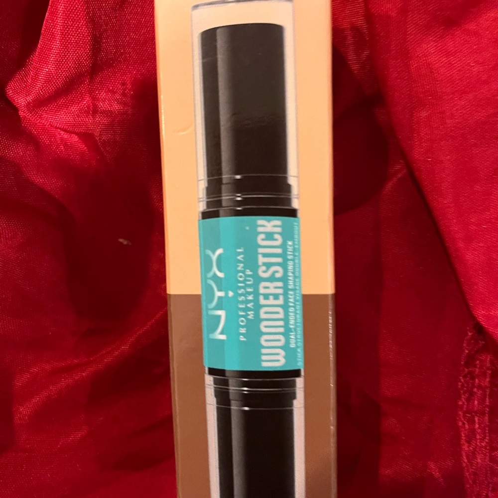 Cream contour stick